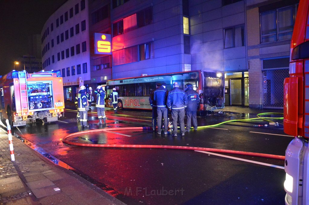 Stadtbus fing Feuer Koeln Muelheim Frankfurterstr Wiener Platz P046.JPG